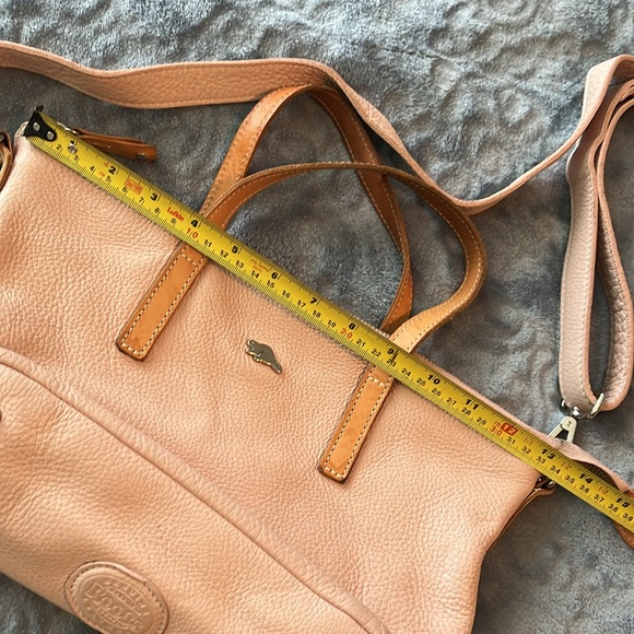 Gorgeous genuine leather Roots bag in light dusty pink - Picture 4 of 10